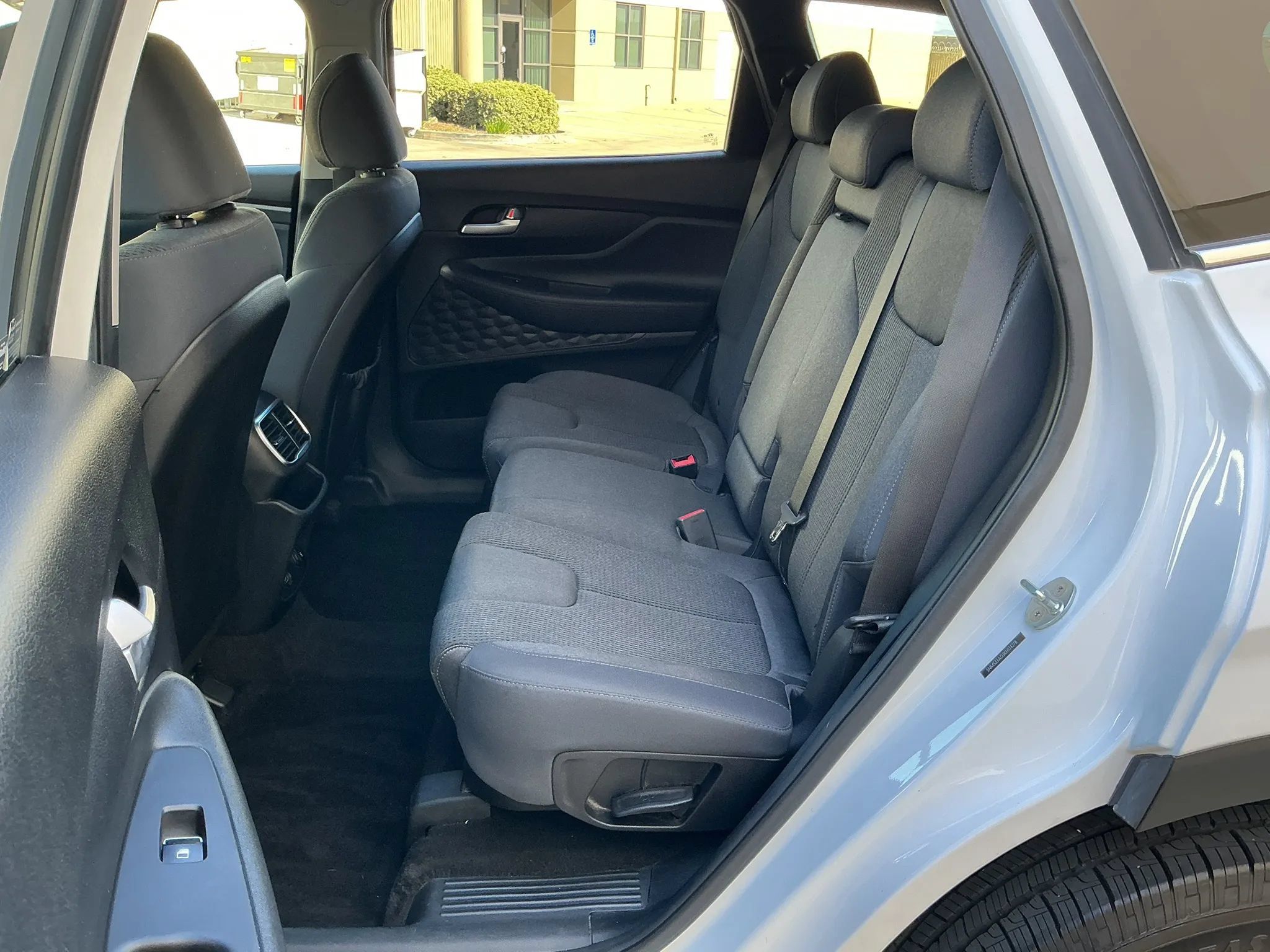 Used 2019 Hyundai Santa Fe SEL FWD image 12