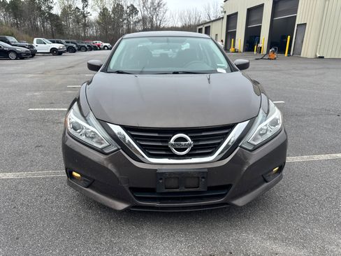 Used 2017 Nissan Altima 2.5 SV image 2