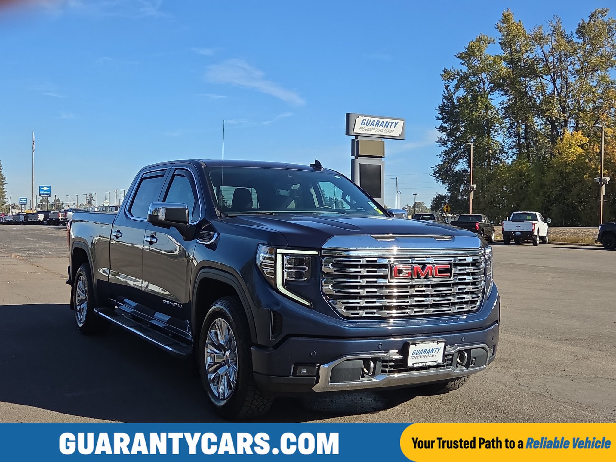 Used 2022 GMC Sierra 1500 Denali w/ Technology Package AWD/4WD image 1