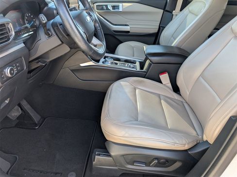 Used 2021 Ford Explorer XLT w/ Equipment Group 202A image 15