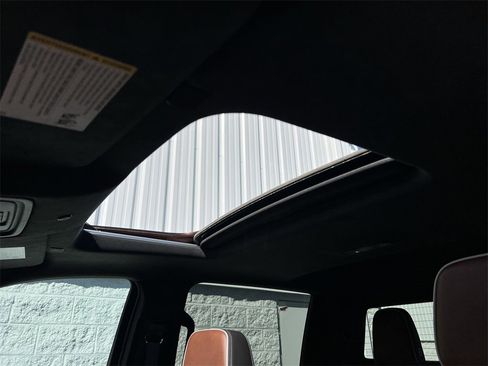 Used 2024 GMC Sierra 3500 Denali Ultimate image 18