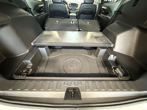 Used 2024 GMC Terrain SLT image 21