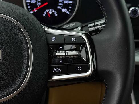 Used 2024 Kia Carnival LX image 33