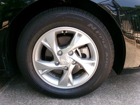 Used 2023 Hyundai Elantra SE FWD image 40