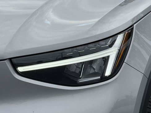 Used 2024 Volvo XC40 B5 Core AWD/4WD image 31