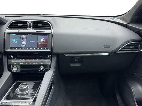 Used 2020 Jaguar F-PACE Prestige image 14