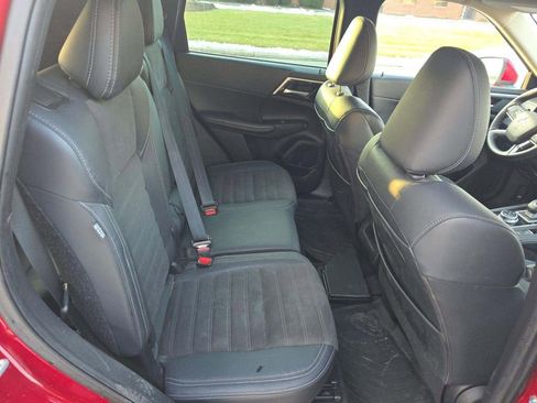 Used 2023 Mitsubishi Outlander SE image 6