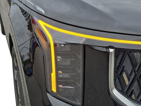 New 2026 Kia Carnival EX image 5