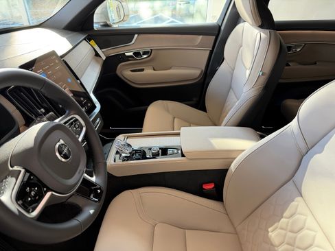 New 2026 Volvo XC90 B5 Plus w/ Protection Package Premier image 10