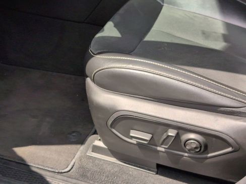 Used 2025 Jeep Grand Cherokee Altitude AWD/4WD image 14