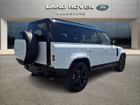 Used 2024 Land Rover Defender 110 X-Dynamic SE AWD/4WD image 4