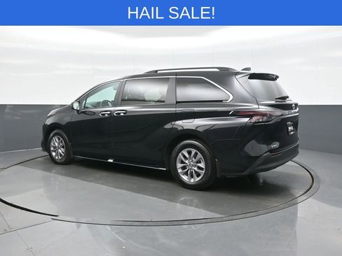 Used 2025 Toyota Sienna XLE w/ XLE Plus Package image 5