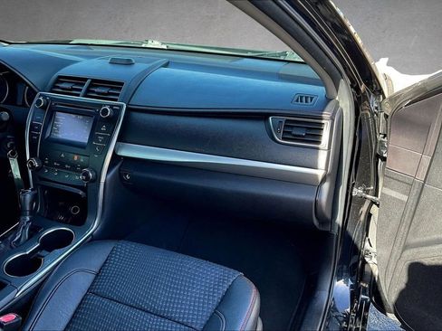 Used 2015 Toyota Camry SE FWD image 26