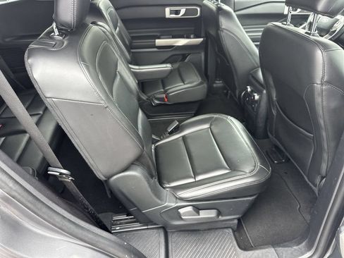 Used 2022 Ford Explorer XLT w/ Equipment Group 202A RWD image 18