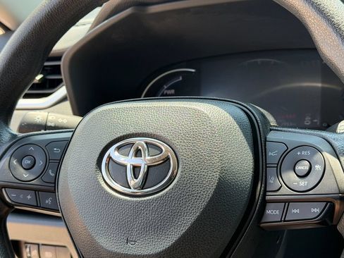 Used 2025 Toyota RAV4 XLE AWD/4WD image 32