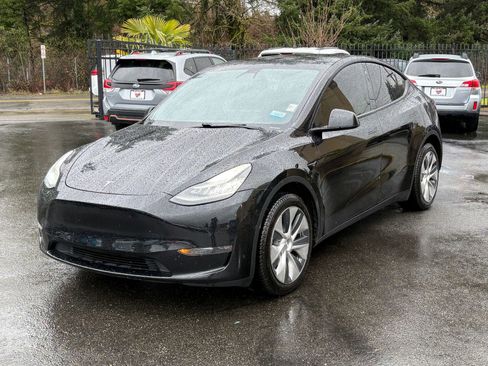 Used 2020 Tesla Model Y Long Range image 3