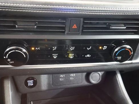 Used 2025 Nissan Rogue S image 20