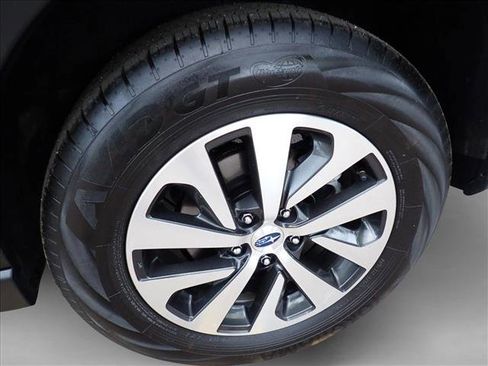 Used 2025 Subaru Outback Premium AWD/4WD image 7