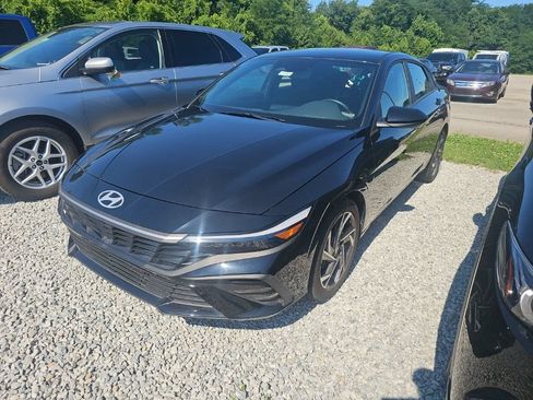 Used 2025 Hyundai Elantra Sport w/ Cargo Package FWD image 3