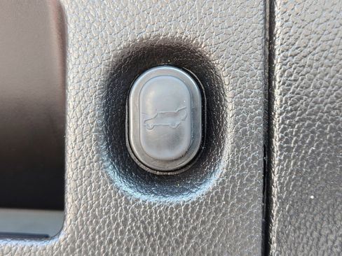 Used 2018 Cadillac Escalade Luxury w/ LPO, Radiant Package RWD image 35