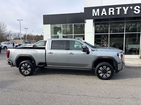 Used 2024 GMC Sierra 2500 Denali w/ Denali Reserve Package image 2