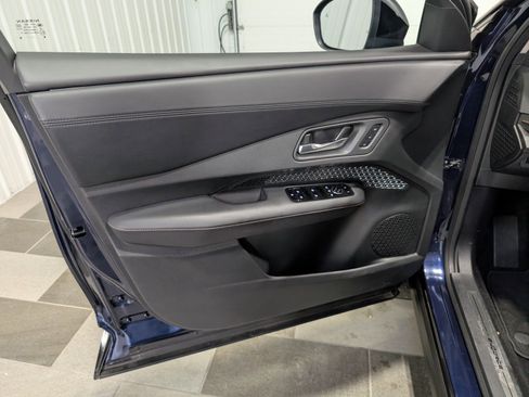 Used 2024 Nissan Ariya AWD image 12