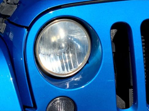 Used 2015 Jeep Wrangler Unlimited Sahara w/ Connectivity Group image 23