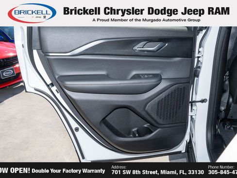 New 2025 Jeep Grand Cherokee Laredo X image 7