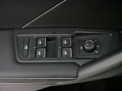 Certified 2023 Volkswagen Tiguan SE R-Line image 19