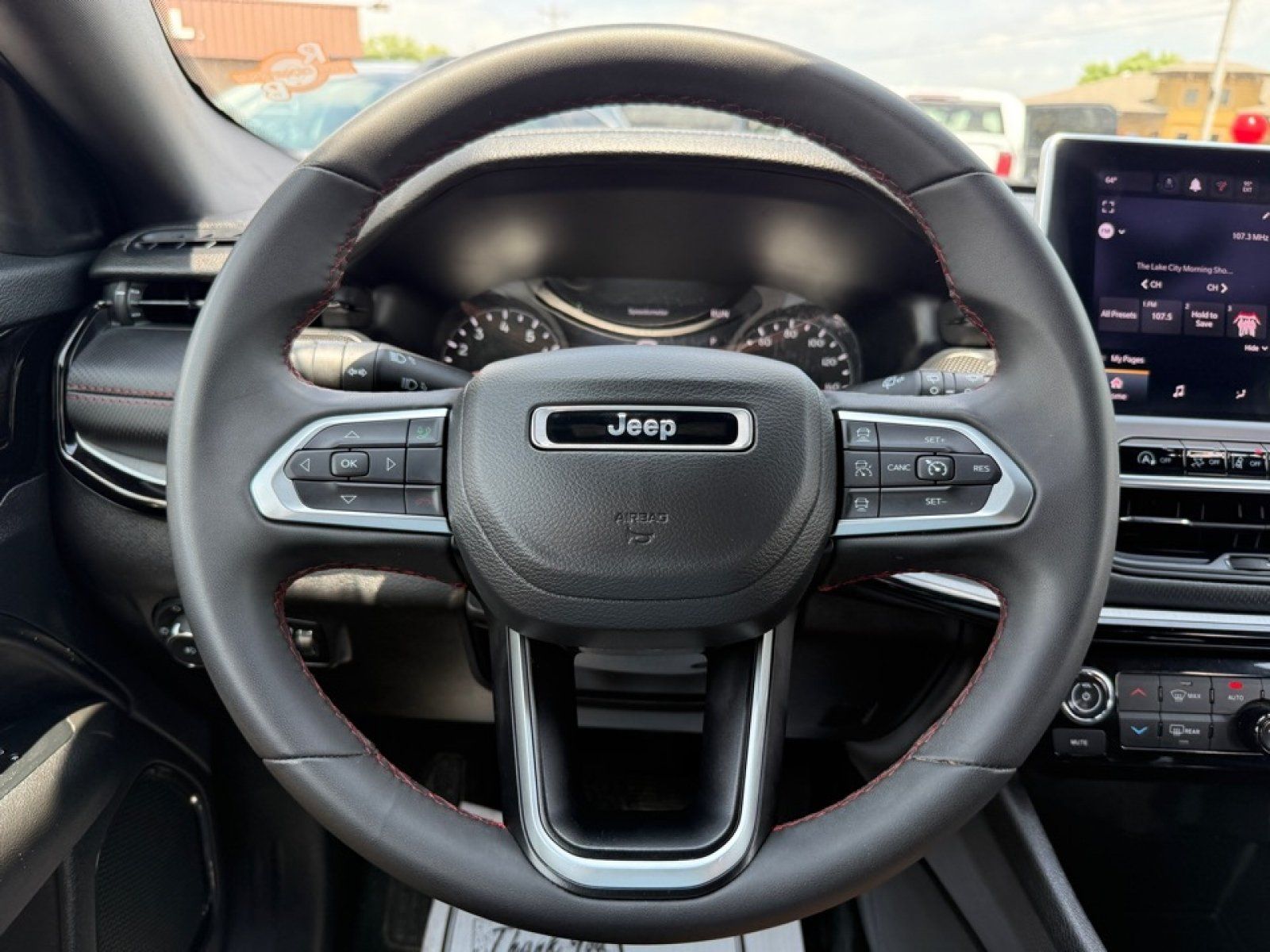 Used 2025 Jeep Compass Trailhawk AWD/4WD image 19