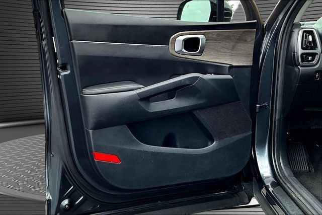 Used 2023 Kia Sorento EX w/ Panoramic Sunroof Package FWD image 19