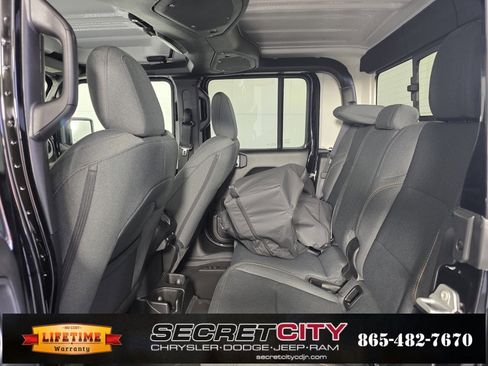 New 2025 Jeep Gladiator Sport image 26