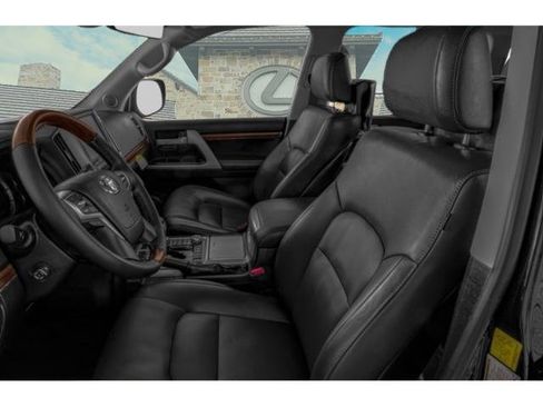 Used 2019 Toyota Land Cruiser image 9