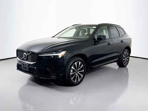 Used 2025 Volvo XC60 B5 Plus image 4