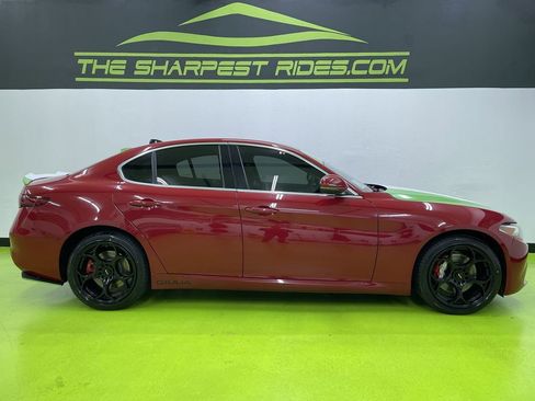 Used 2017 Alfa Romeo Giulia AWD image 11