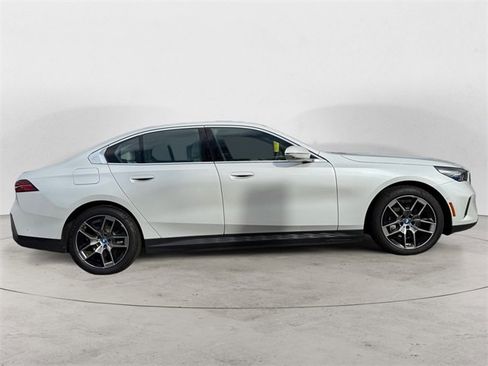 Used 2025 BMW i5 xDrive40 w/ Premium Package image 8