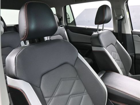 Used 2024 Volkswagen Atlas Peak Edition SE AWD/4WD image 45