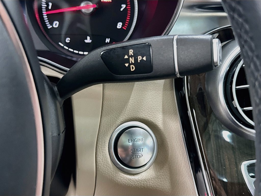Used 2019 Mercedes-Benz GLC 300 4MATIC image 19