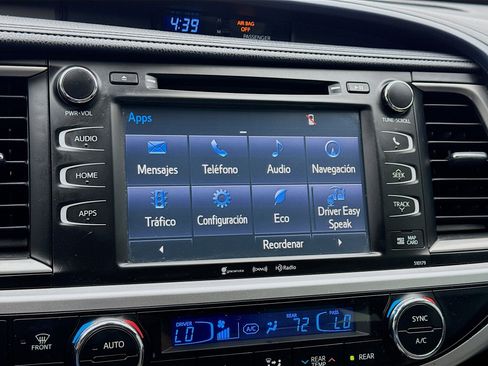 Used 2017 Toyota Highlander XLE w/ Carpet Mat Package image 11