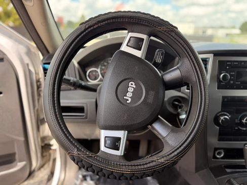 Used 2010 Jeep Grand Cherokee Laredo AWD/4WD image 24