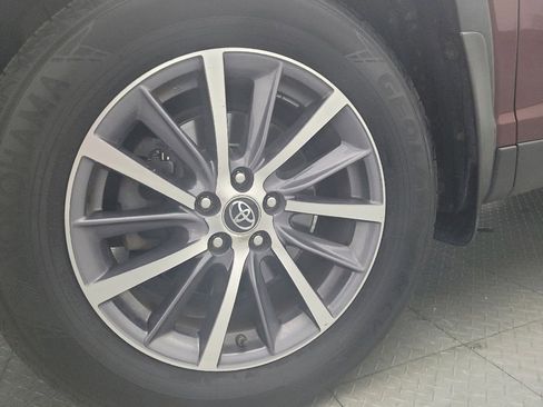 Used 2019 Toyota Highlander XLE image 31