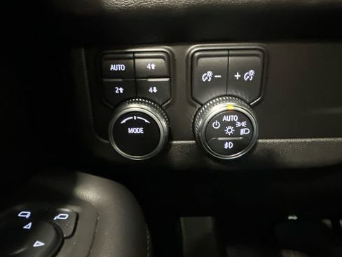 Used 2023 GMC Yukon AT4 w/ AT4 Premium Package AWD/4WD image 24