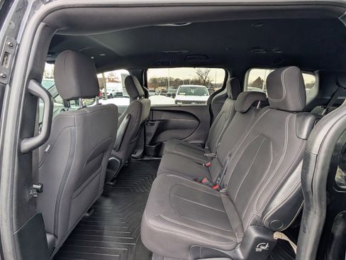 Used 2019 Chrysler Pacifica Touring Plus w/ Advanced Safetytec Group image 14