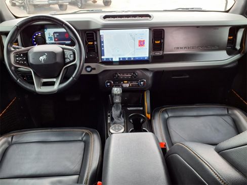 Used 2023 Ford Bronco Badlands image 18