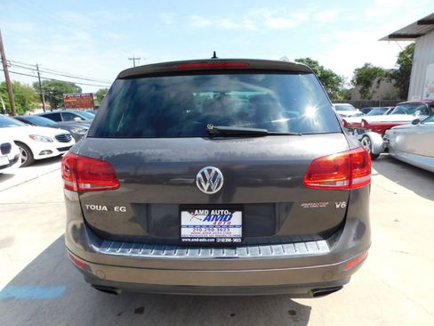 Used 2013 Volkswagen Touareg Sport image 6