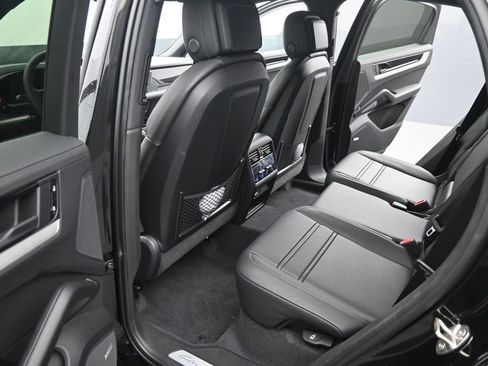 New 2026 Porsche Cayenne image 24