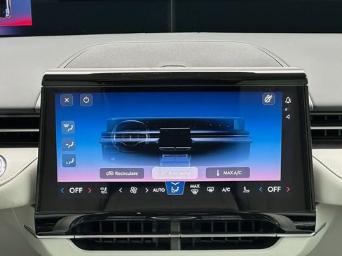 New 2026 Lincoln Nautilus Reserve w/ Jet Appearance Package AWD/4WD image 13