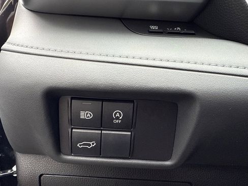 Certified 2023 Toyota Highlander XLE image 26