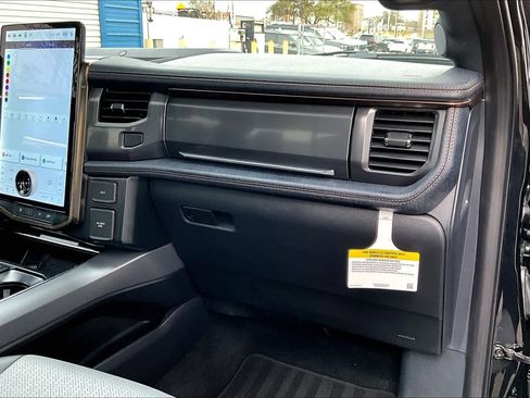 Used 2025 Ford F150 Lightning Lariat image 22