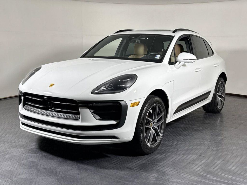 Certified 2024 Porsche Macan AWD/4WD image 1